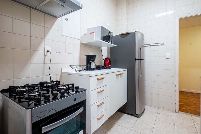 Apt em Copacabana, 200m da praia, próximo ao metrô