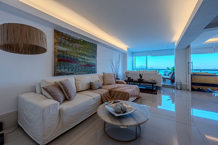 Oceanfront | Stunning View of Sugarloaf Mountain