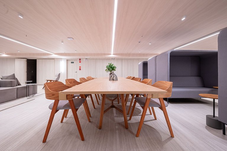 Modern Studio with Pool, Gym, and Rooftop