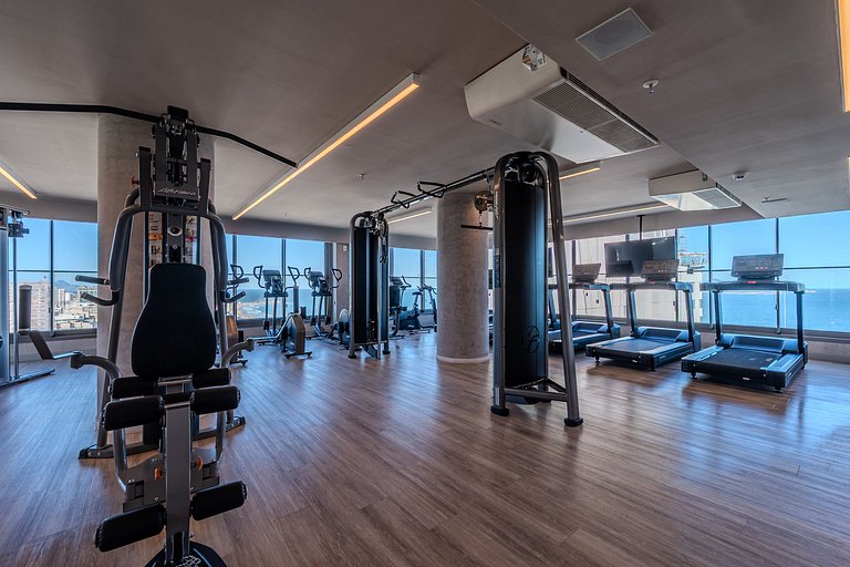 Modern Studio with Pool, Gym, and Rooftop