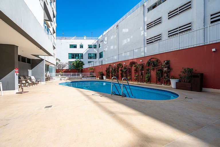 Flat no Leblon com piscina, garagem, vista mar e lagoa