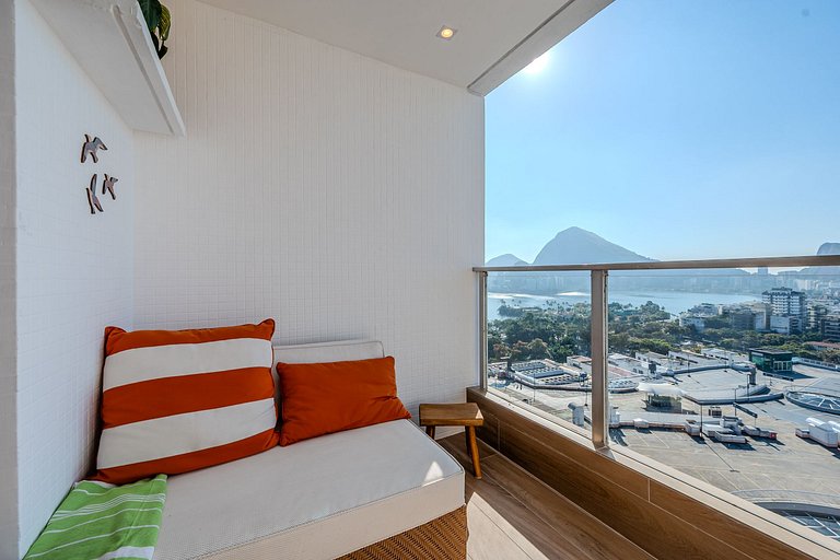 Flat no Leblon com piscina, garagem, vista mar e lagoa