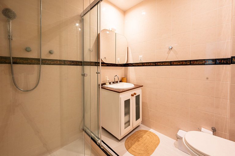 Apt completo com 3 quartos entre Copa e Ipanema