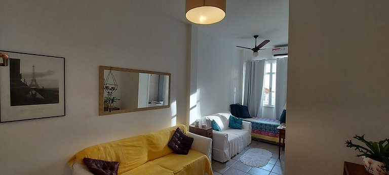 Apartamento aconchegante, no coração de Ipanema.