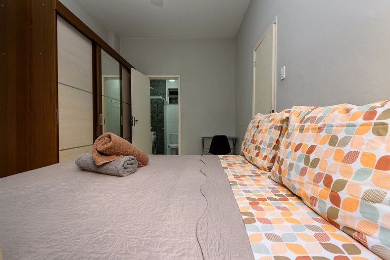 Dormitorio y sala cerca de la playa de Copacabana y del metr